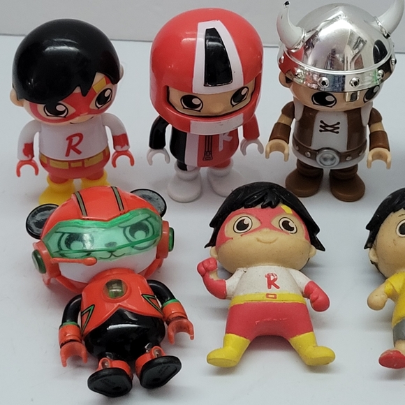Rare (Lot Of 11) Assorted Ryan's World Action Figures. This lot of 11 assorted R - Picture 2 of 6